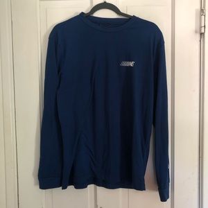 blue american eagle shirt